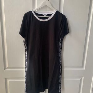 Calvin Ladies B&W Tshirt Monogram Dress Sz. L
